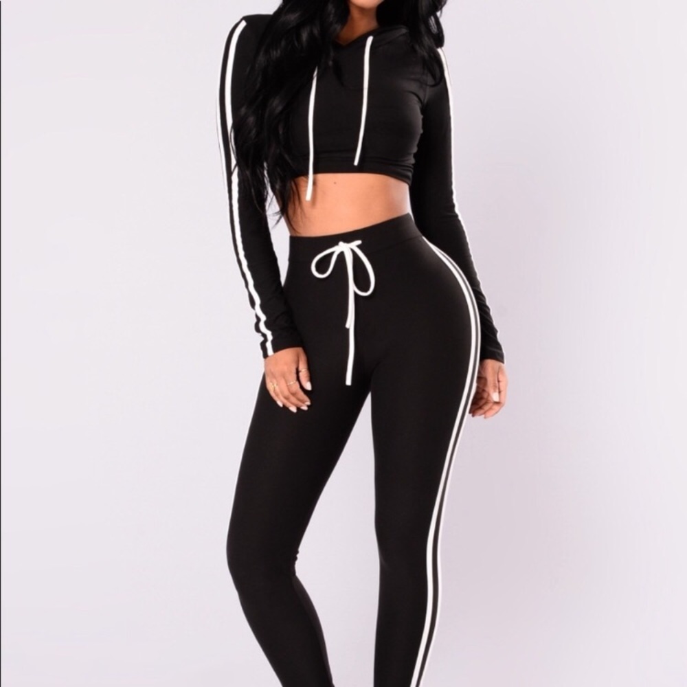 Tennis courts ll set black/white Fashion Nova